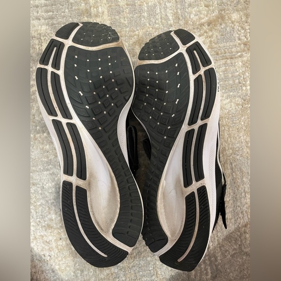Nike Air Zoom Pegasus 38 Black & White Side Zip Velcro Closure Women’s Size 9 - Picture 15 of 15